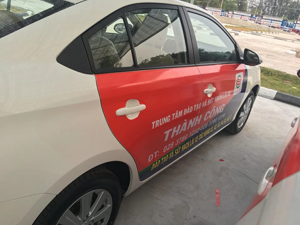 Dán decal quảng cáo trên xe ô tô tại bình dương - đồng nai- vũng tàu- hồ chí minh- việt nam